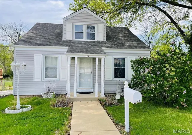 1st image of 122 Cunningham Ave, Saint Louis, MO 63135 | MLS# MIS26050882