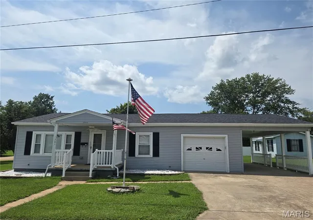Photo 1 of Single family home for sale at 1301 N Carleton St, Farmington, MO 63640 | MLS# MIS26050887 | Listing updated on 2026-08-09