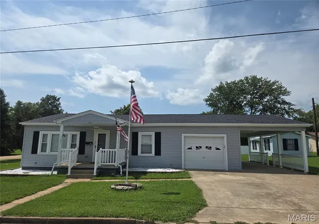 2nd image of 1301 N Carleton St, Farmington, MO 63640 | MLS# MIS26050887