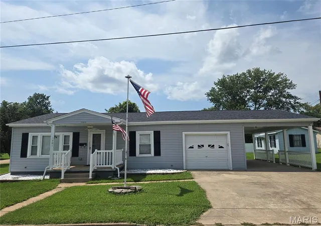 3rd image of 1301 N Carleton St, Farmington, MO 63640 | MLS# MIS26050887