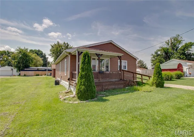2nd image of 130 W Maple St, Hartford, IL 62048 | MLS# MIS26050892
