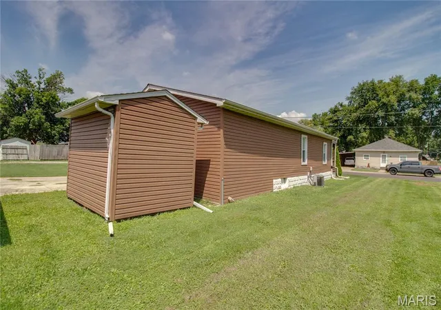 29th image of 130 W Maple St, Hartford, IL 62048 | MLS# MIS26050892