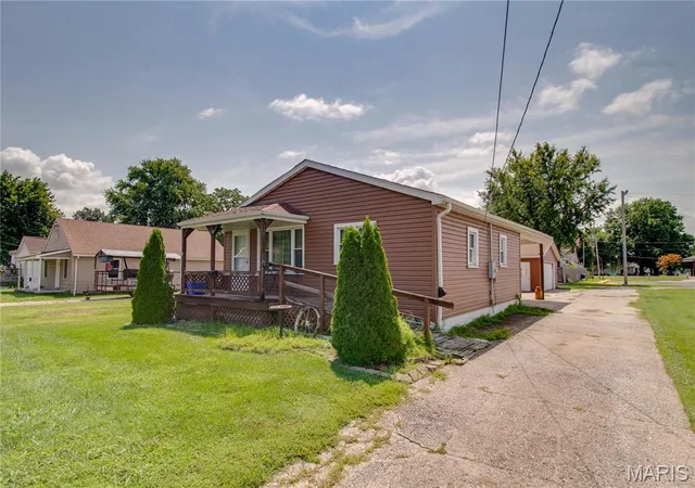 3rd image of 130 W Maple St, Hartford, IL 62048 | MLS# MIS26050892