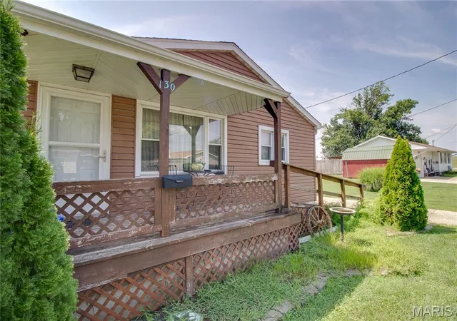 4th image of 130 W Maple St, Hartford, IL 62048 | MLS# MIS26050892