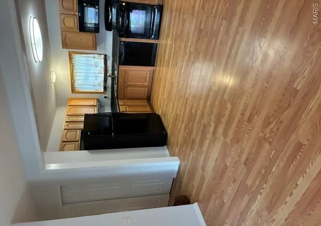 Photo 2 of Sale Pending at 15527 97th Ave, Florissant, MO 63034 | MLS# MIS26050894 | Listing updated on 2026-08-26