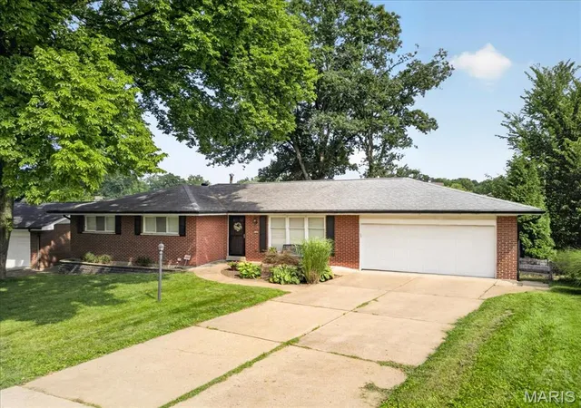 Photo 2 of Single family home for sale at 9145 Missy Ct, Saint Louis, MO 63123 | MLS# MIS26050895 | Listing updated on 2026-09-14