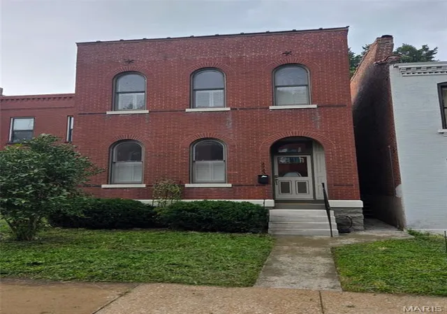 Townhouse for sale at 2723 Allen Ave, Saint Louis, MO 63104 | MLS# MIS26050896