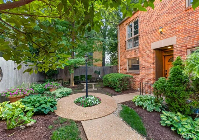 1st image of 426 S Kirkwood Rd #A, Saint Louis, MO 63122 | MLS# MIS26050898