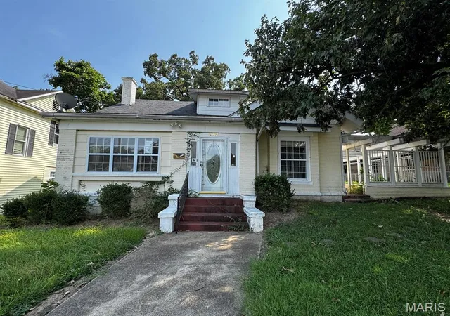 1st image of 842 Vine St, Poplar Bluff, MO 63901 | MLS# MIS26050901