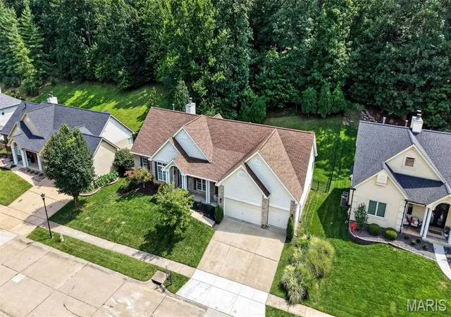 Photo 2 of Sale Pending at 714 Southern Hills Dr, Eureka, MO 63025 | MLS# MIS26050905 | Listing updated on 2026-08-24