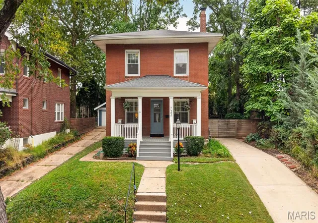 Photo 1 of Sale Pending at 722 Harvard Ave, Saint Louis, MO 63130 | MLS# MIS26050908 | Listing updated on 2026-09-30
