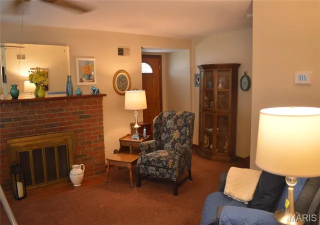 Photo 3 of Sale Pending at 328 Sycamore St, Collinsville, IL 62234 | MLS# MIS26050913 | Listing updated on 2026-08-20
