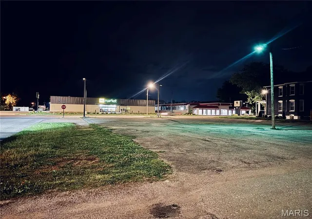 2nd image of 2103 W Main St, Belleville, IL 62226 | MLS# MIS26050927