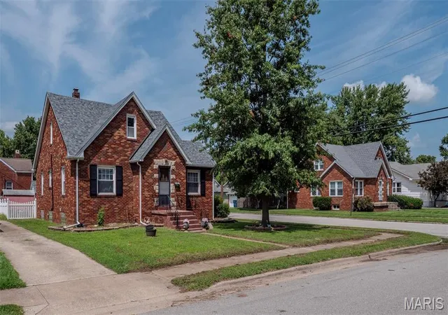 Photo 2 of Single family home for sale at 480 George St, Wood River, IL 62095 | MLS# MIS26050929 | Listing updated on 2026-09-07