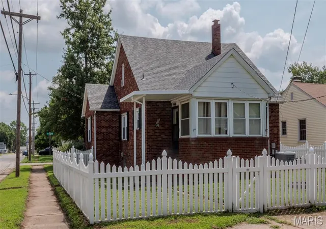 Photo 2 of Single family home for sale at 480 George St, Wood River, IL 62095 | MLS# MIS26050929 | Listing updated on 2026-09-07