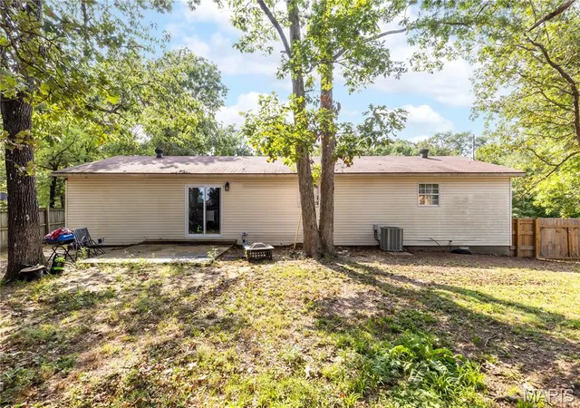 Photo 3 of Single family home for sale at 3338 Jimmy Ln, Poplar Bluff, MO 63901 | MLS# MIS26050931 | Listing updated on 2026-08-07