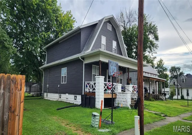 Photo 3 of Single family home for sale at 405 S Jefferson St, Vandalia, MO 63382 | MLS# MIS26050932 | Listing updated on 2026-08-26