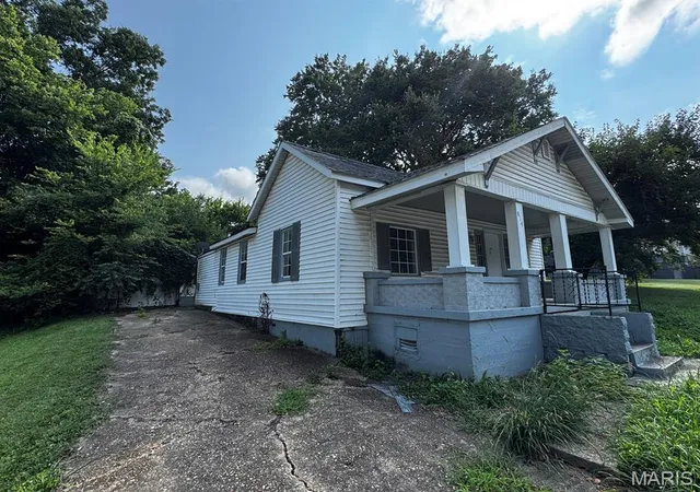 2nd image of 814 W Maud St, Poplar Bluff, MO 63901 | MLS# MIS26050938