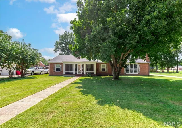 1st image of 915 Moore Ave, Sikeston, MO 63801 | MLS# MIS26050939