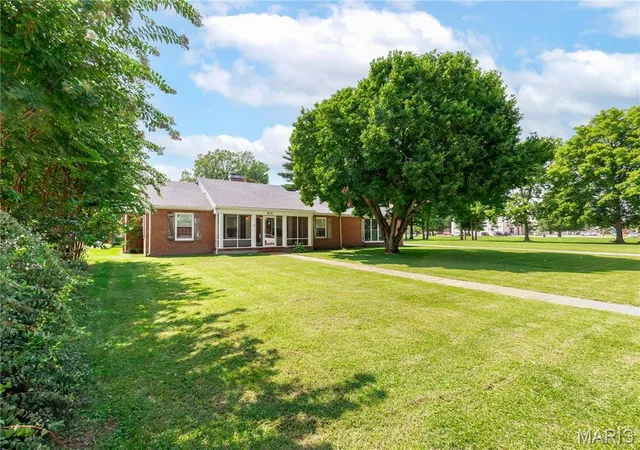 2nd image of 915 Moore Ave, Sikeston, MO 63801 | MLS# MIS26050939