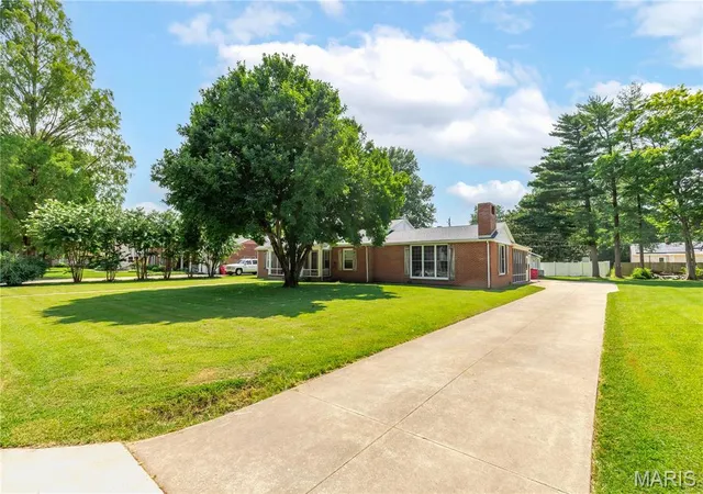 3rd image of 915 Moore Ave, Sikeston, MO 63801 | MLS# MIS26050939