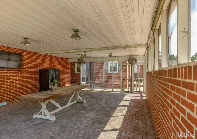 Photo 4 of Single family home for sale at 915 Moore Ave, Sikeston, MO 63801 | MLS# MIS26050939 | Listing updated on 2026-09-21