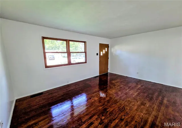 Photo 2 of Single family home for sale at 1750 Beverly Dr, Florissant, MO 63031 | MLS# MIS26050940 | Listing updated on 2026-09-30