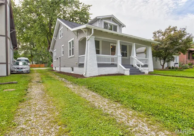 Photo 3 of Single family home for sale at 1211 Troy Rd, Edwardsville, IL 62025 | MLS# MIS26050943 | Listing updated on 2026-10-04
