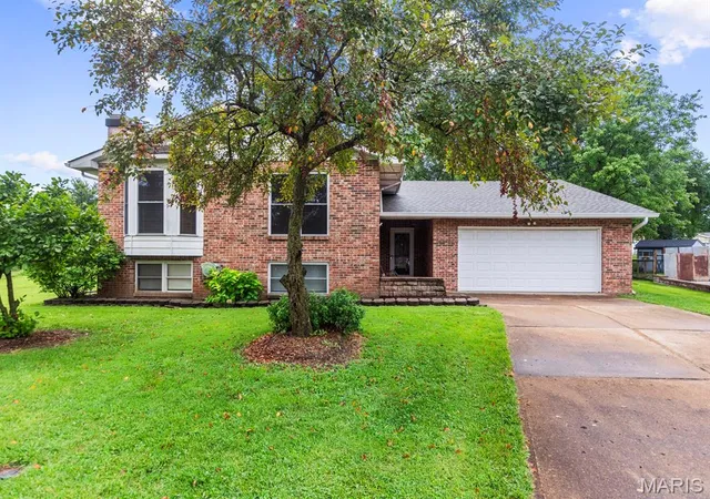 2nd image of 1612 Berry Ct, Imperial, MO 63052 | MLS# MIS26050964