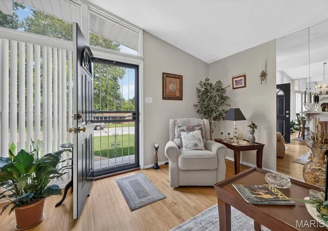 Photo 3 of Sale Pending at 515 Marick Dr, Saint Louis, MO 63119 | MLS# MIS26050973 | Listing updated on 2026-08-31