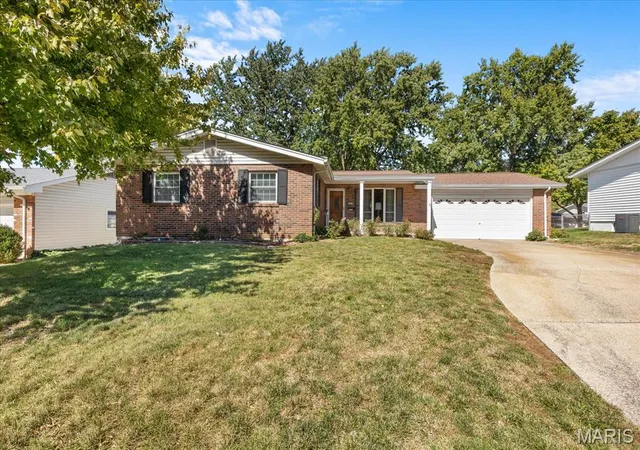 Photo 2 of Single family home for sale at 1001 Wilmington Dr, Saint Charles, MO 63301 | MLS# MIS26050977 | Listing updated on 2026-10-08