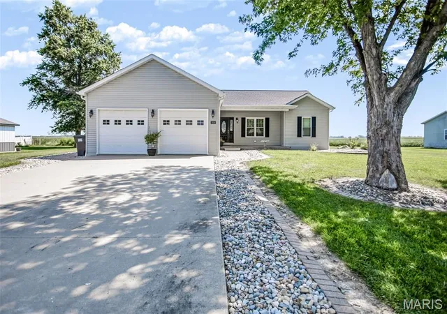 Photo 1 of Sale Pending at 1019 Prairie St, Shipman, IL 62685 | MLS# MIS26050984 | Listing updated on 2026-09-14