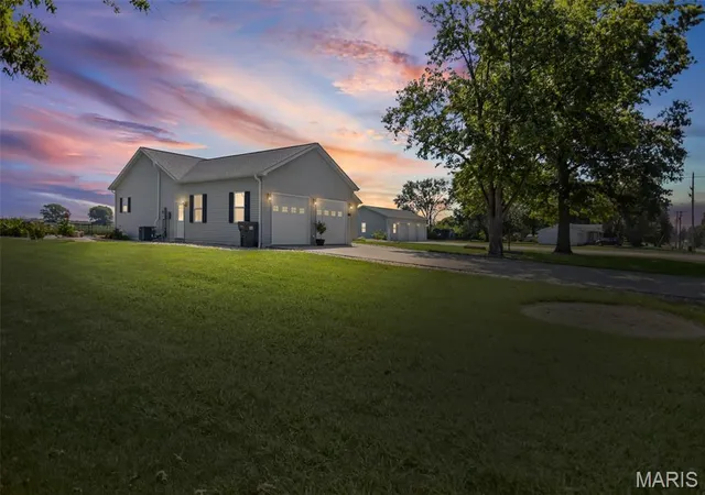 Photo 2 of Sale Pending at 1019 Prairie St, Shipman, IL 62685 | MLS# MIS26050984 | Listing updated on 2026-09-14