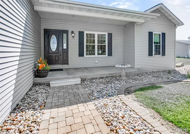 Photo 4 of Sale Pending at 1019 Prairie St, Shipman, IL 62685 | MLS# MIS26050984 | Listing updated on 2026-09-14