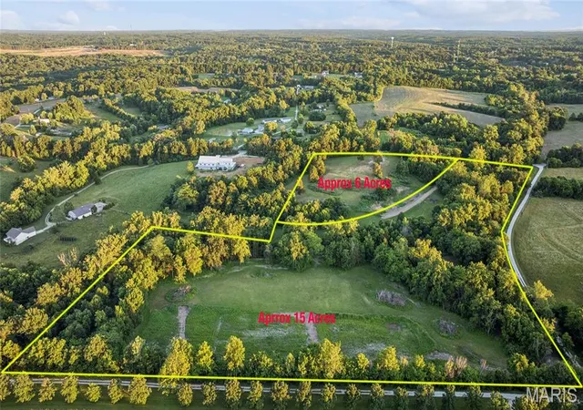 Photo 3 of Sale Pending at 22245 Lix Rd, Warrenton, MO 63383 | MLS# MIS26050988 | Listing updated on 2026-09-07