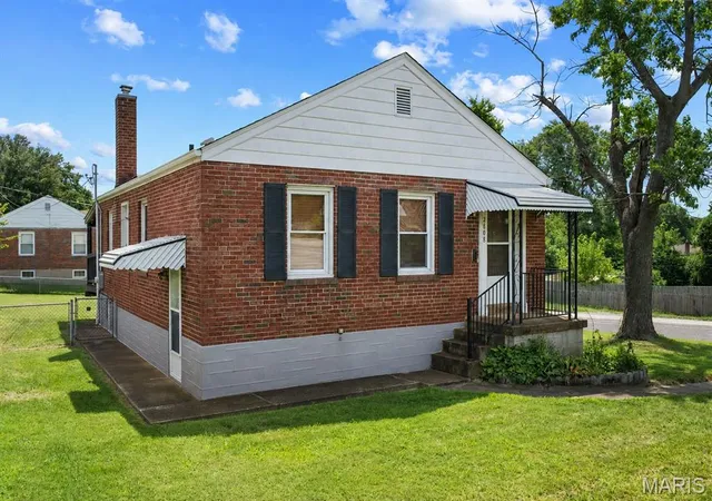 Photo 3 of Sale Pending at 2808 Telegraph Rd, Saint Louis, MO 63125 | MLS# MIS26050989 | Listing updated on 2026-08-31