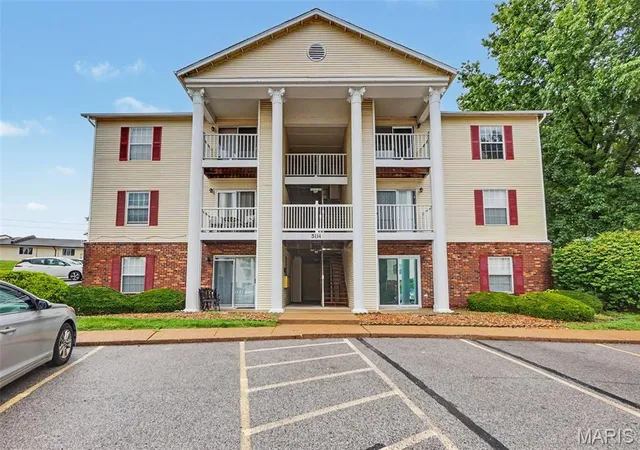 Photo 1 of Condo for sale at 3114 Edwards Pl #303, Maryland Heights, MO 63043 | MLS# MIS26050995 | Listing updated on 2026-09-08