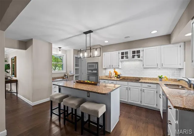 Photo 3 of Single family home for sale at 718 Cedar Fld Ct, Chesterfield, MO 63017 | MLS# MIS26050998 | Listing updated on 2026-10-28