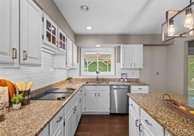 Photo 4 of Single family home for sale at 718 Cedar Fld Ct, Chesterfield, MO 63017 | MLS# MIS26050998 | Listing updated on 2026-10-28