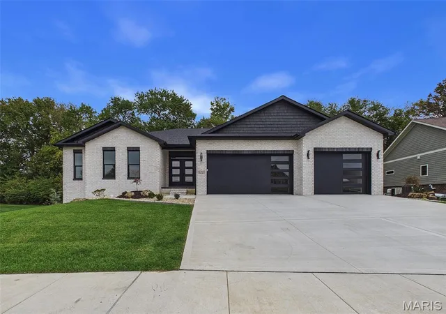 Photo 2 of Single family home for sale at 3825 N Arbor Lake Dr, Edwardsville, IL 62025 | MLS# MIS26050999 | Listing updated on 2026-10-28