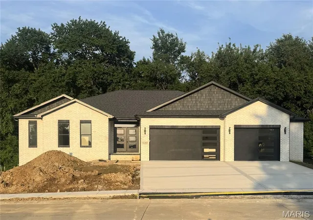 Photo 2 of Single family home for sale at 3825 N Arbor Lake Dr, Edwardsville, IL 62025 | MLS# MIS26050999 | Listing updated on 2026-09-14