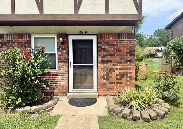 Townhouse for sale at 3819 Treebrook Dr, Imperial, MO 63052 | MLS# MIS26051000