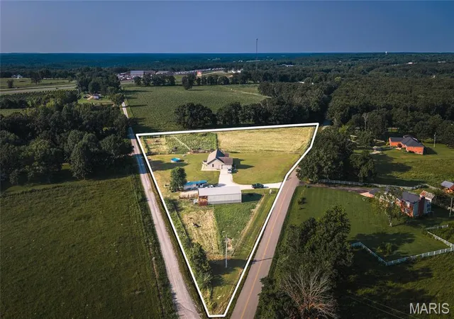 4th image of 18960 County Road 1000, Saint James, MO 65559 | MLS# MIS26051014