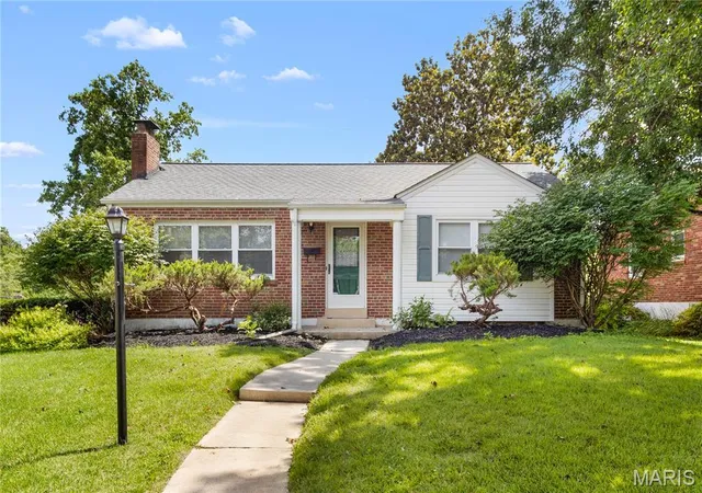 Photo 1 of Sale Pending at 2 W Rose Ave, Saint Louis, MO 63119 | MLS# MIS26051017 | Listing updated on 2026-08-26