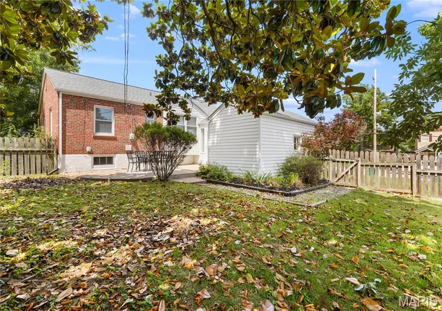 Photo 3 of Sale Pending at 2 W Rose Ave, Saint Louis, MO 63119 | MLS# MIS26051017 | Listing updated on 2026-08-26
