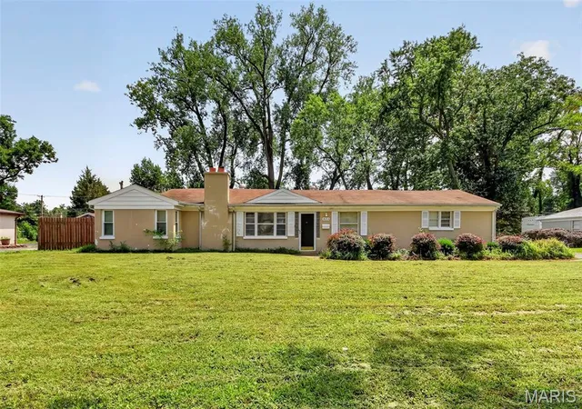 Photo 2 of Sale Pending at 8034 Packard Ave, Saint Louis, MO 63134 | MLS# MIS26051019 | Listing updated on 2026-08-18