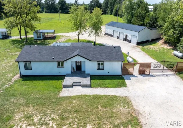 Photo 2 of Sale Pending at 1352 State Road Ww, Fulton, MO 65251 | MLS# MIS26051022 | Listing updated on 2026-09-03