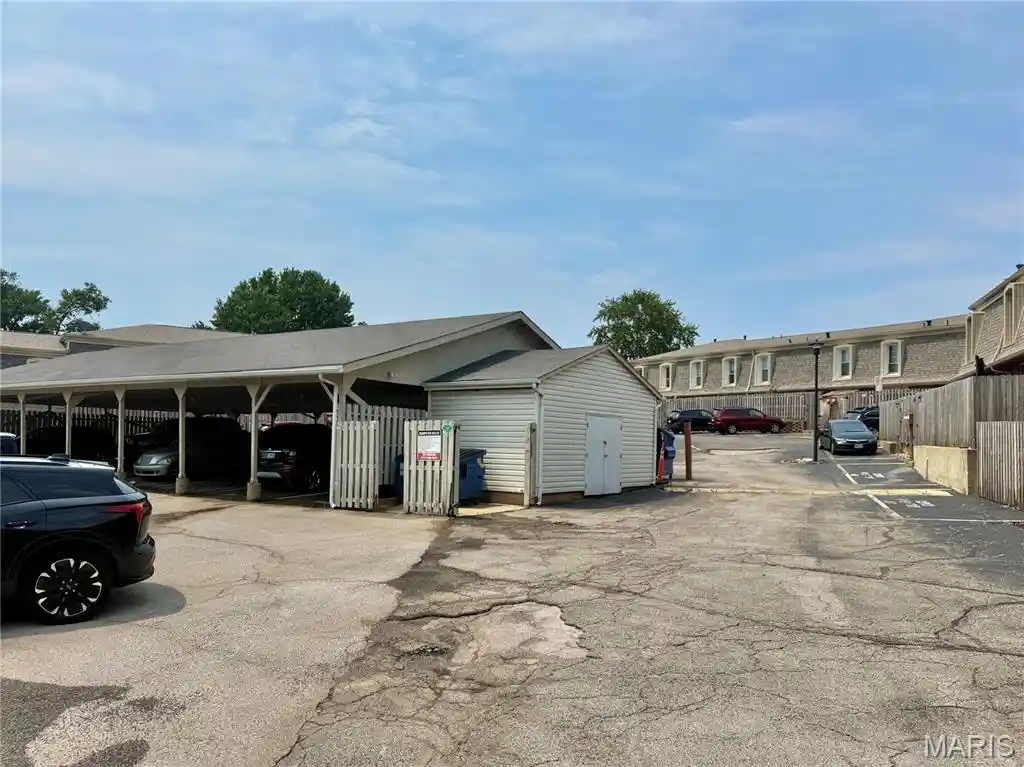 Listing Photo 39 - Condo for sale in 4342 Forest De Ville Dr located at 4342 Forest De Ville Dr, St. Louis, MO 63129 - Unit 4342 Forest De Ville Dr
