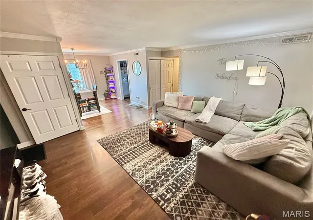 Listing Photo 4 - Condo for sale in building located at 4342 Forest De Ville Dr, St. Louis, MO 63129 - Unit #G