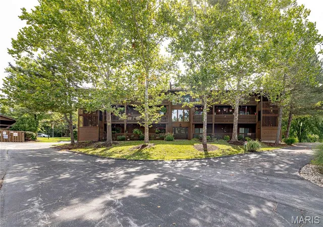 Condo for sale at 15026 Baxter Village Dr #E, Chesterfield, MO 63017 | MLS# MIS26051032